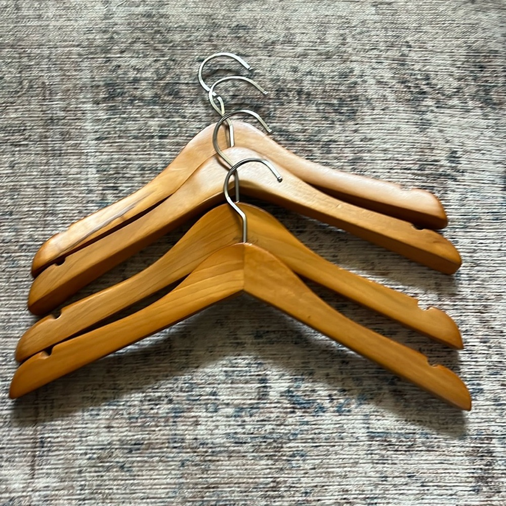25 wooden hangers for baby or children’s clothing.